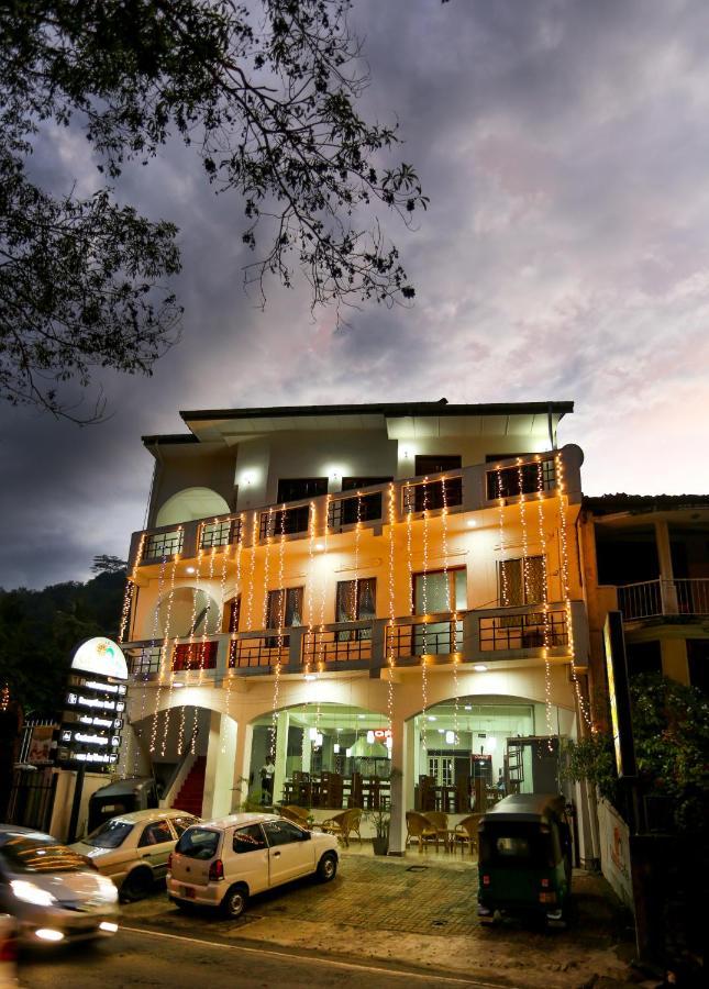 Citrus Cafe & Restaurant Hotel Kandy Exterior photo