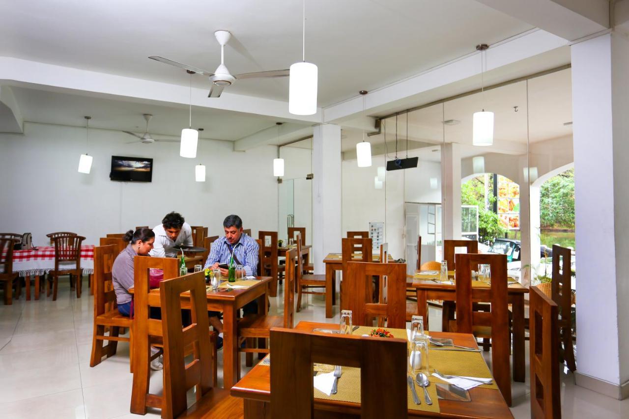 Citrus Cafe & Restaurant Hotel Kandy Exterior photo